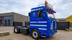 20251019-Tom-Holding-00390